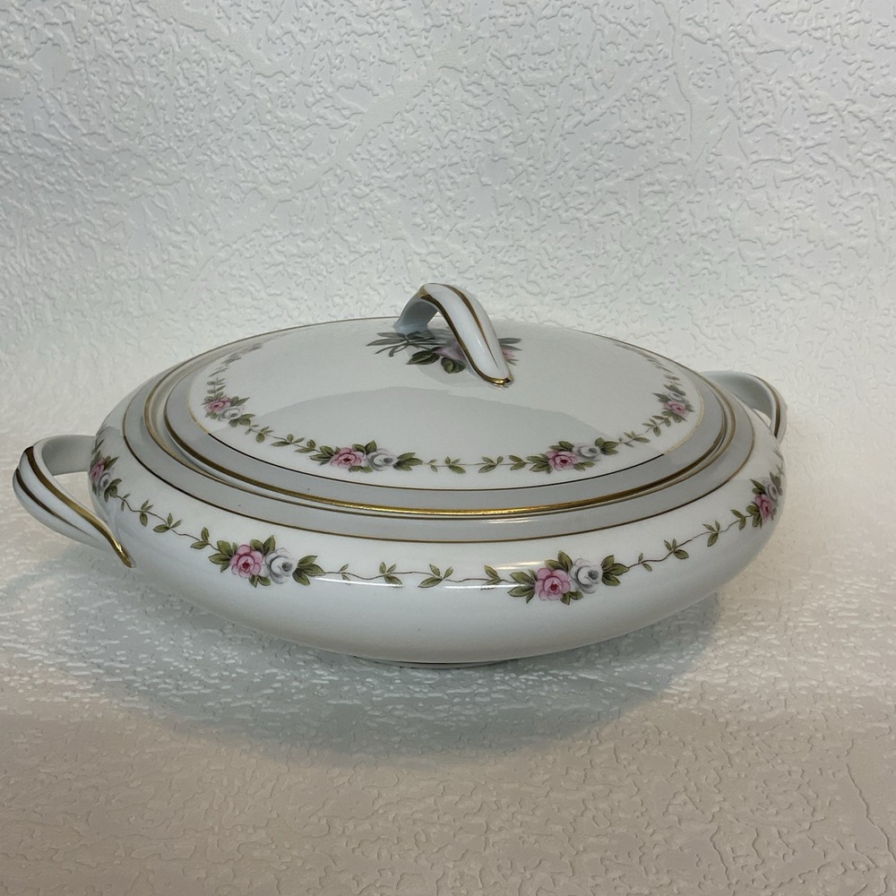 NORITAKE CHINA "Reverie" 5431 Covered‎ Serving dish Excellent ht with lid 4"